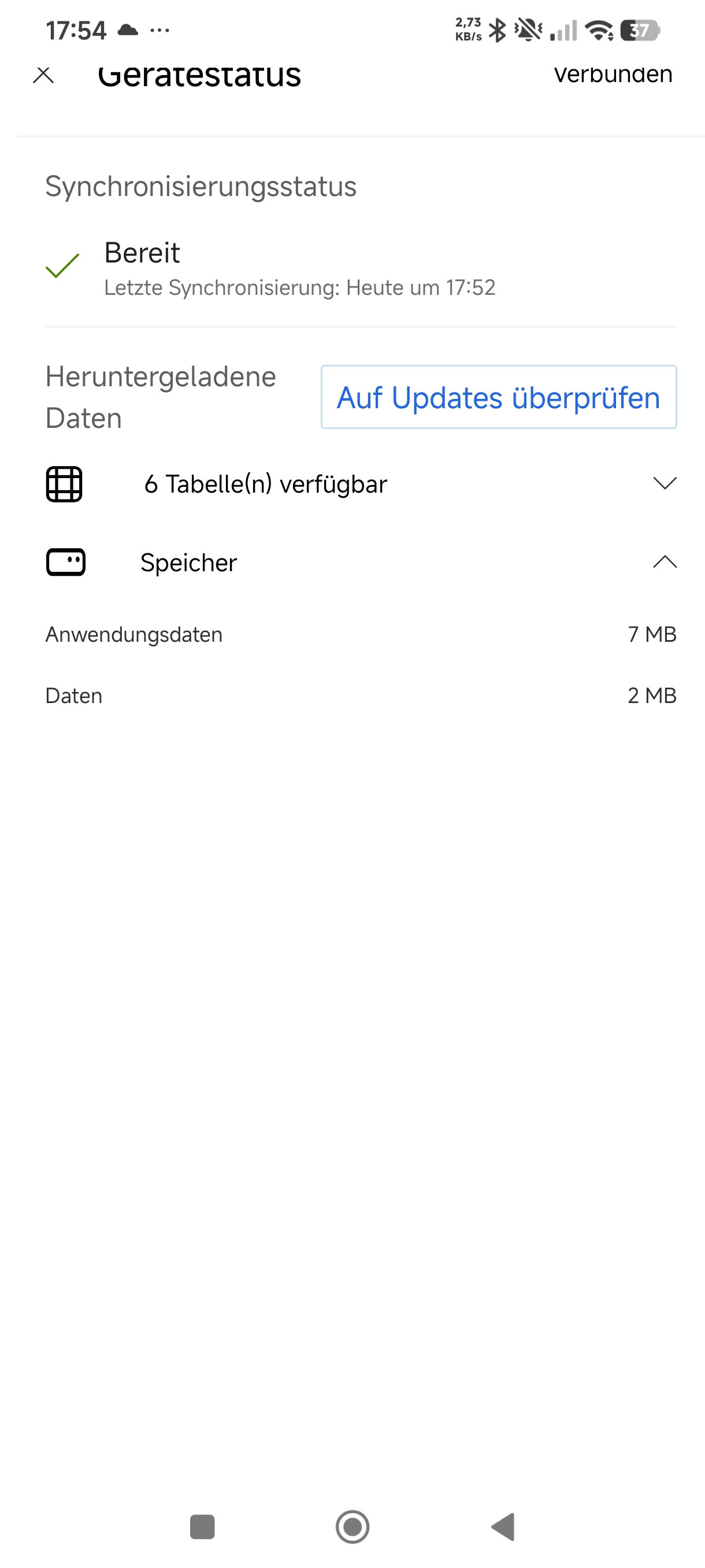 Die Gerätestatus-Seite im Power Apps Mobile Player: Synchronisierungsstatus „Bereit", letzter Sync-Zeitpunkt, heruntergeladene Daten (6 Tabellen) und lokaler Speicher — erreichbar über das Globus-Icon der offline-fähigen App